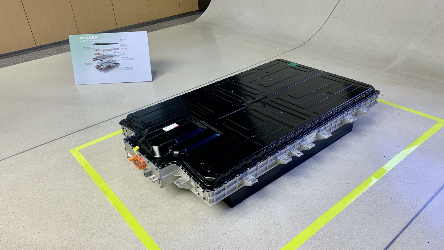 The 72.7 kWh battery pack on the ER6