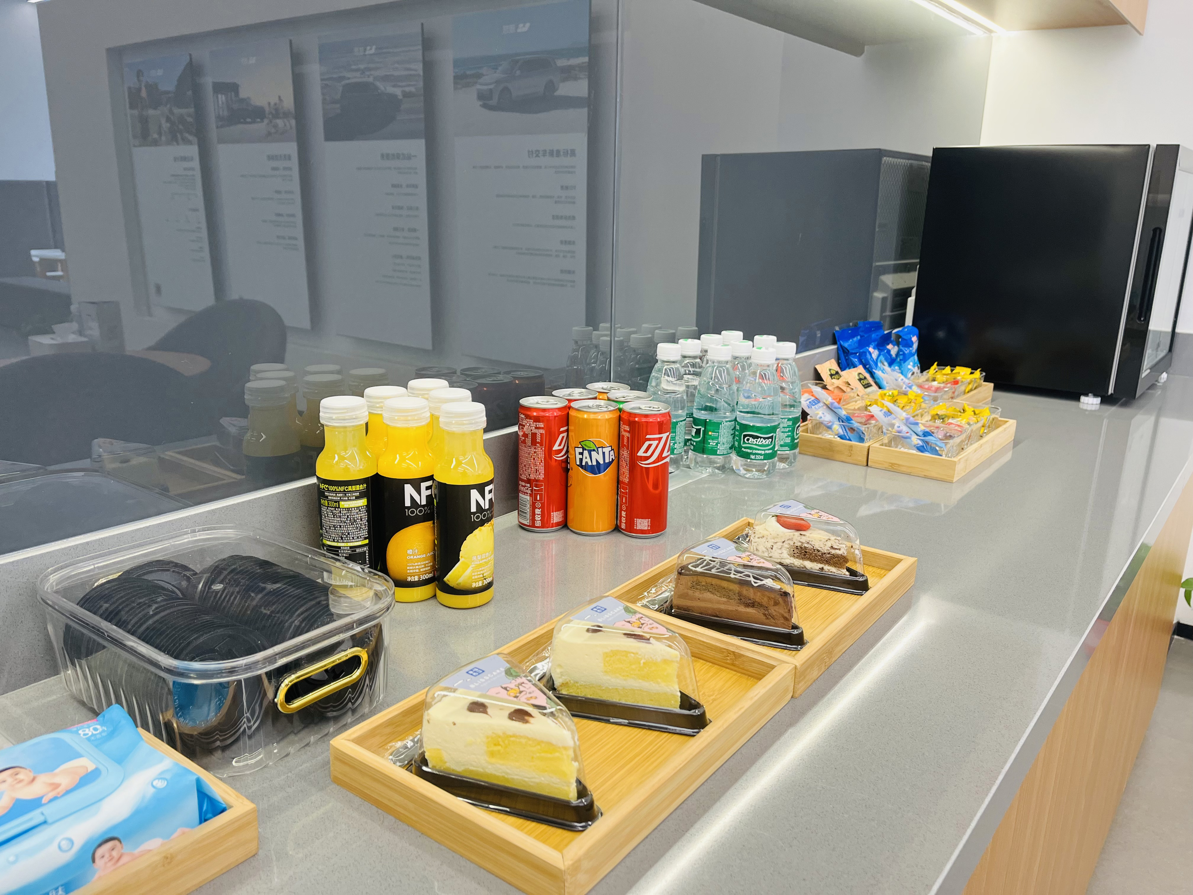 Tea break prepared by the delivery center for car owners