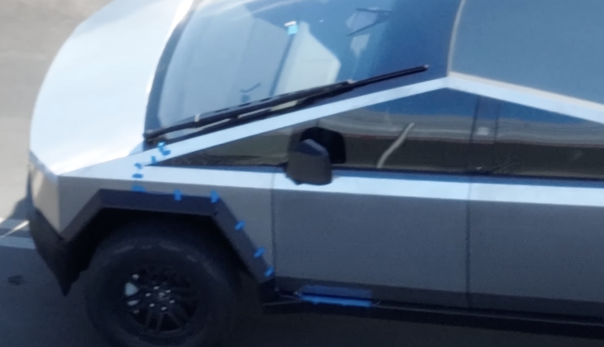 Cybertruck windshield wiper system