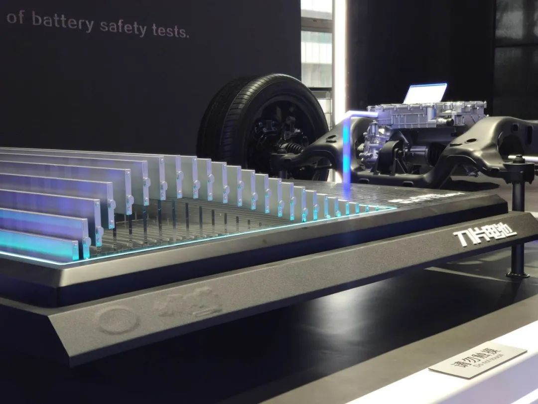 Blade batteries on the Han EV, each battery is 0.96 meters long