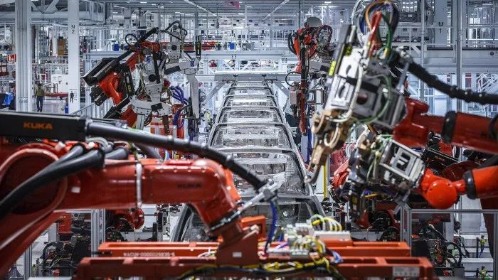 (Robots on the assembly line at the Tesla Gigafactory in Shanghai)