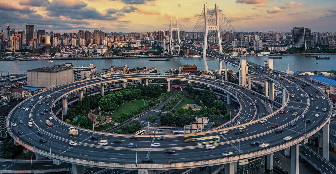 Nanpu Bridge's highly challenging curved section