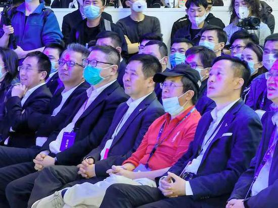 Zhou Hongyi (Red) with NETA Auto Chairman Fang Yunzhou (Right of Zhou Hongyi) and NETA Auto CEO Zhang Yong (Left of Zhou Hongyi)