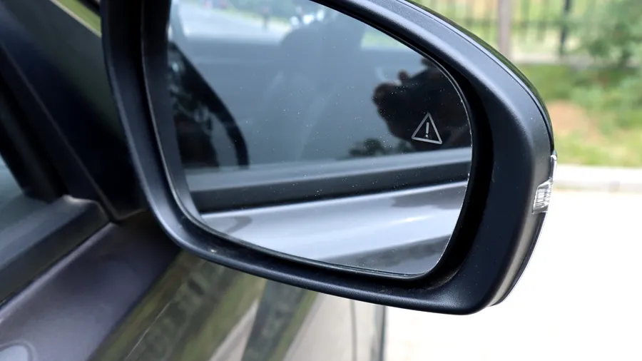 Blind spot collision warning sign