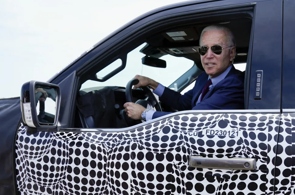 Biden test drives the upcoming Ford F-150 Lightening