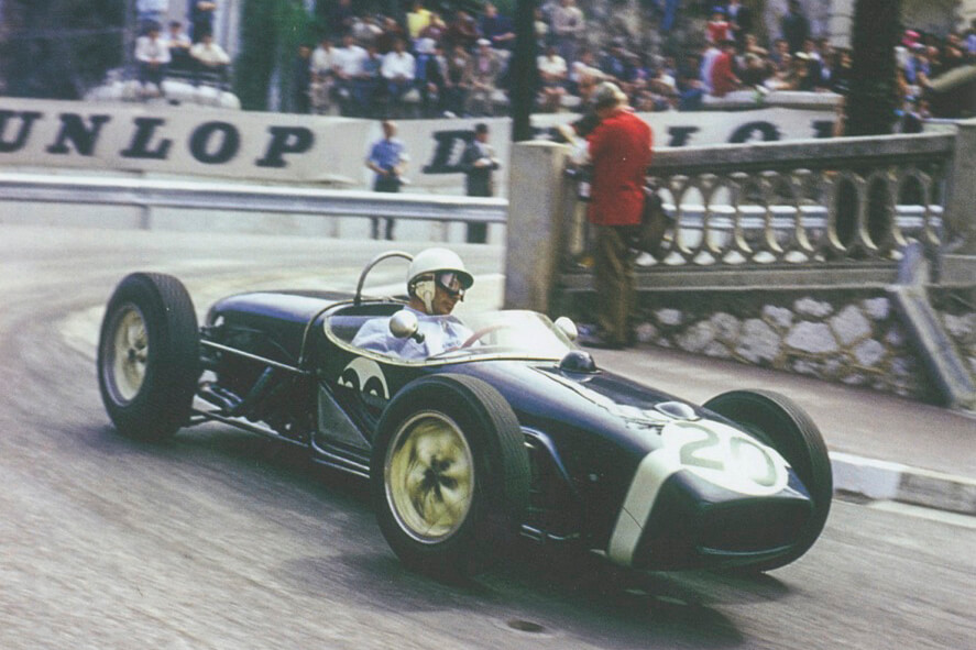 The Lotus 18, which debuted in 1960 and reached its peak, was Lotus' first mid-engine rear-wheel drive racing car.