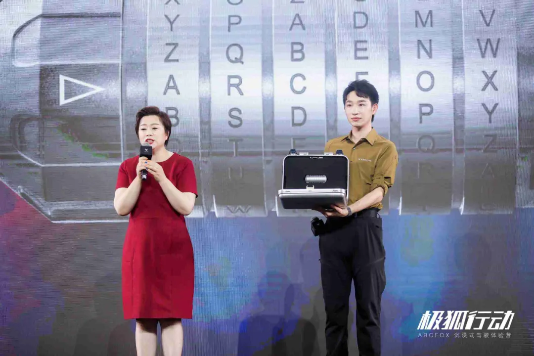 Vice President of Foxconn Automotive Wang Qiufeng (left) introduces ARCFOX immersive driving experience camp