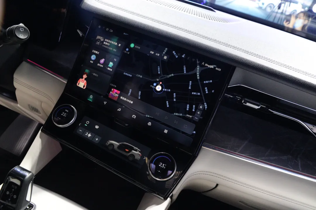 Dashboard of Lynk & Co 09