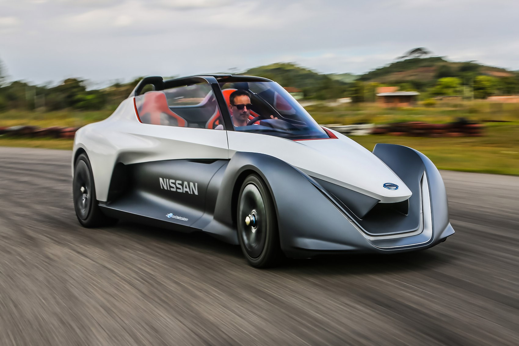 The development of Nissan's narrow-track race car, BladeGlider