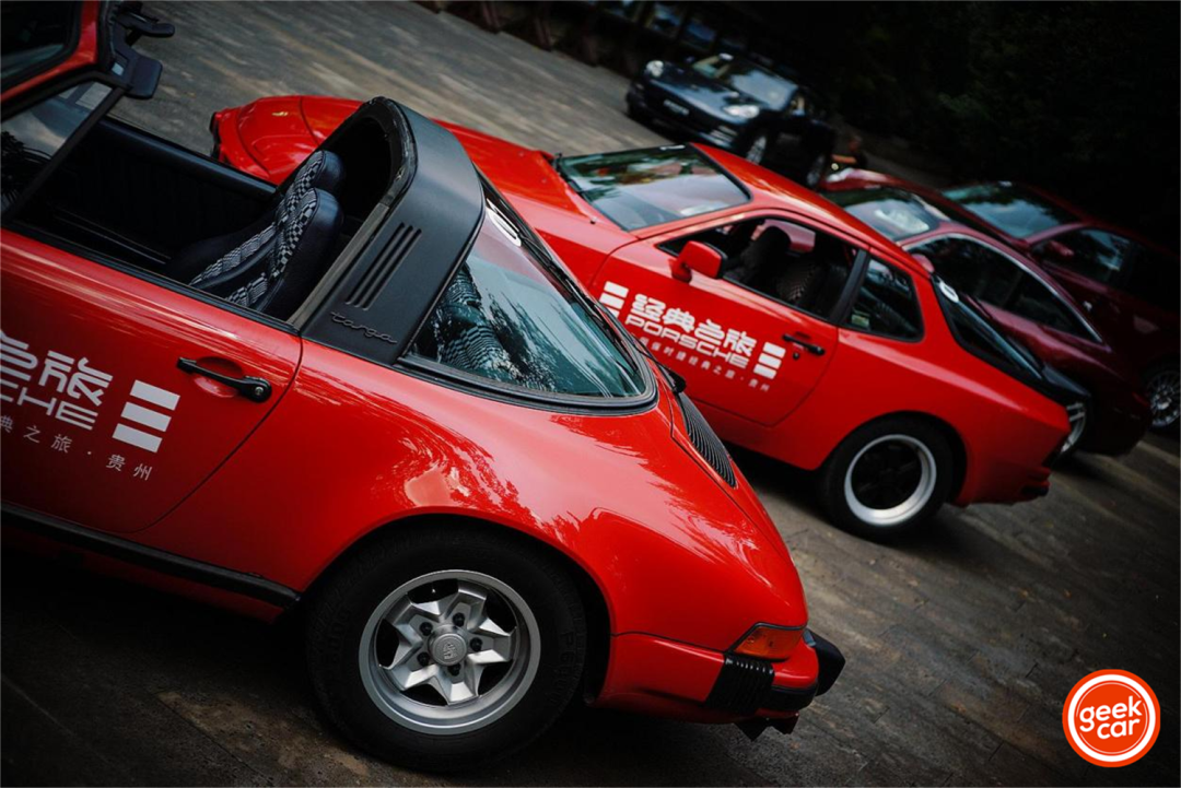 Porsche 911 SC Targa on the winding mountain road of Qinglong 24 in Guizhou