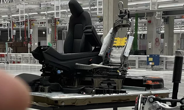 Figure 10 Tesla's seats are directly mounted on the battery