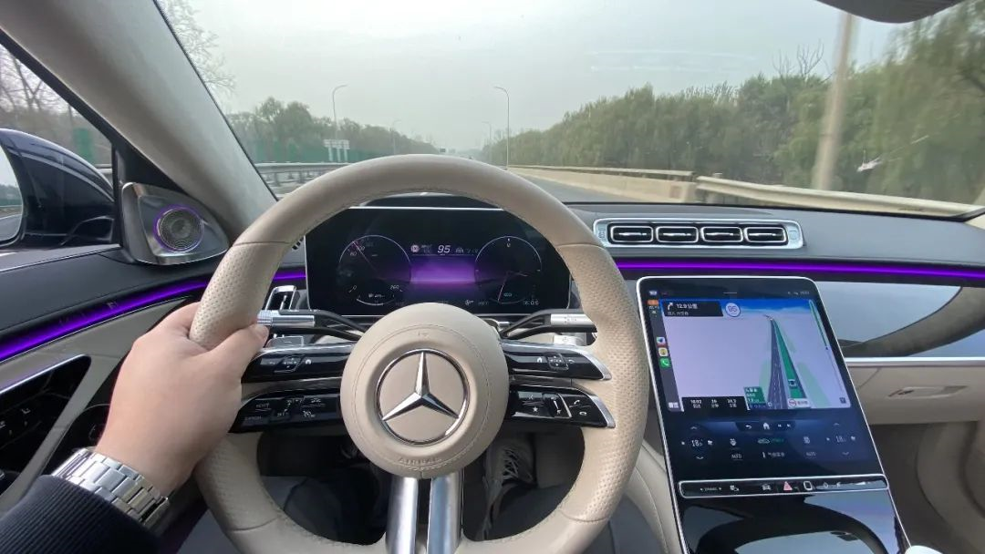 Image of the reflection on the dashboard