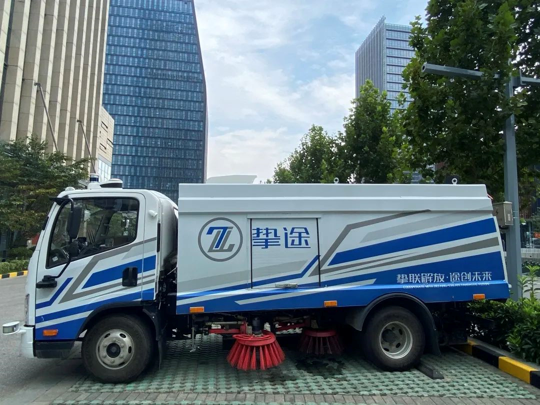 ▲ L4 level environmental sanitation truck. Photo credit: Wang Jingyi.