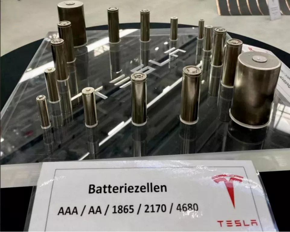 Tesla Berlin Gigafest displaying 4680 battery