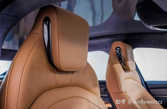 Wouldn't it be great if there were headrest speakers in the front passenger, and even the rear seats? A complete vehicle audio system like this is definitely worth looking forward to.