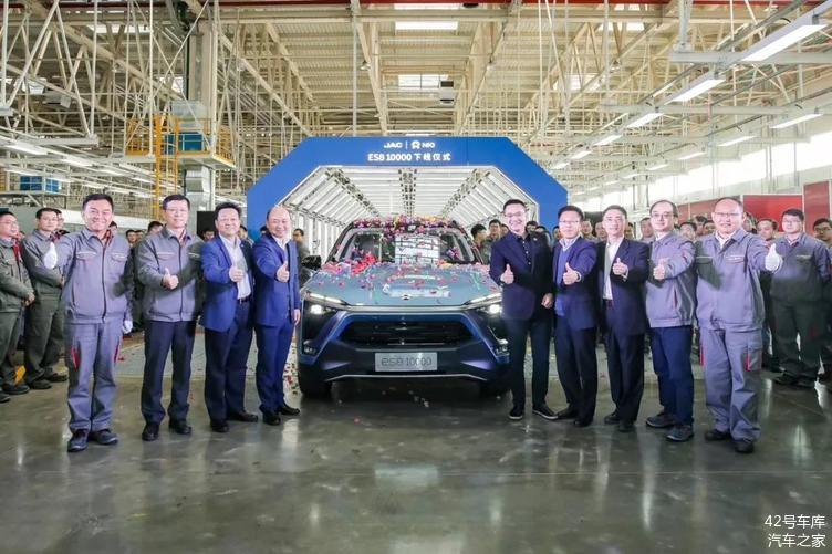 Shen Feng, Vice President of Quality Management at NIO (third from left)