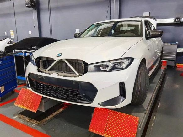 Mid-term facelift spy photos of 3 Series