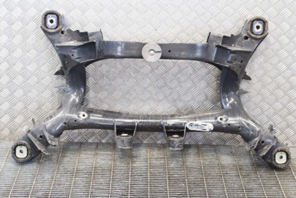 The rear subframe of the G20/G28 3 Series has a distinctly different shape.