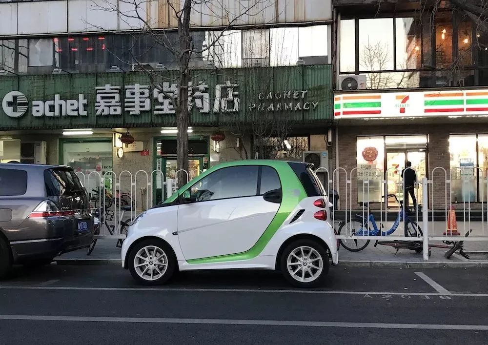 (GeeKCar once test drove the Smart electric version in 2014)