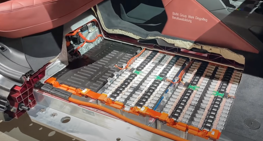 ▲Fig. 5. Cutway of the BMW battery displayed at IAA.