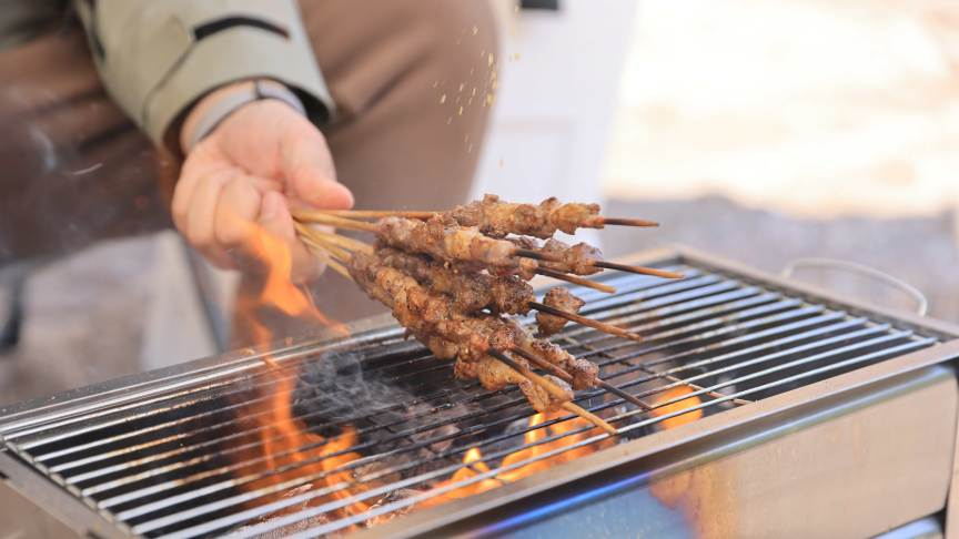 Grilled skewers tasted best when grilled by oneself