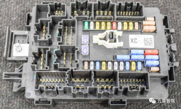 Tesla Model S/X cabin distribution box (source: internet)