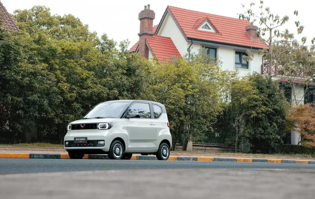 Baojun KiWi EV DJI version parking