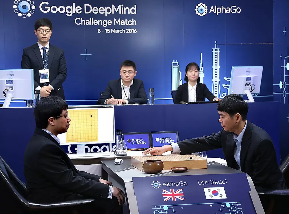 In 2017, AlphaGo played against Li Shishi.