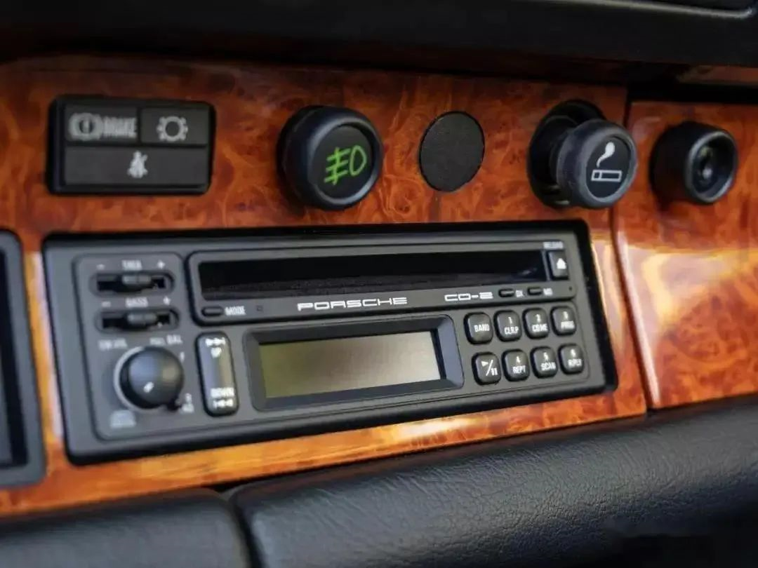 （Caption: The original CD-2 audio system in the 1989 Porsche 911 Speedster.）