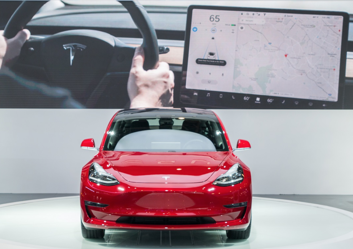 Touchscreen and Media Control Unit warranty conditions halved? Tesla: Not true.