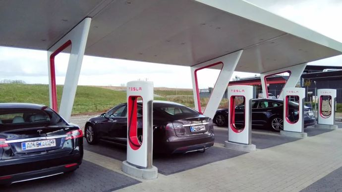 Domestically produced Model 3 reduces its price by 20%? Tesla Supercharger: I'm struggling.