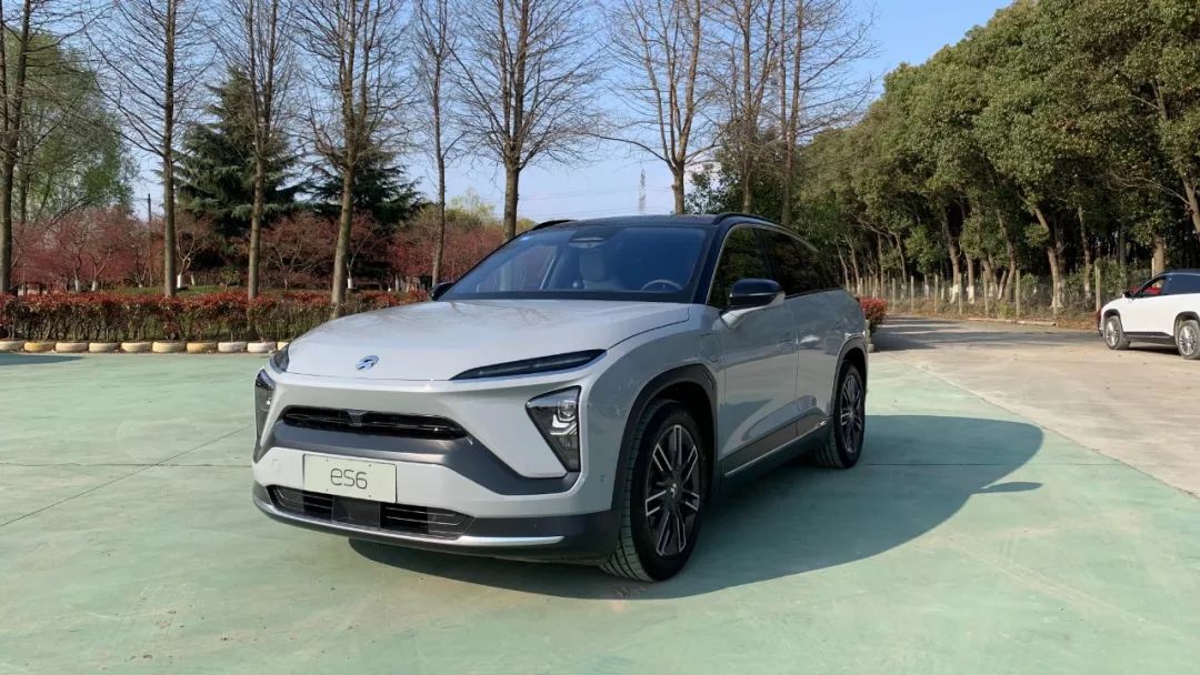 The first test drive of NIO ES6, a fast and comfortable car.