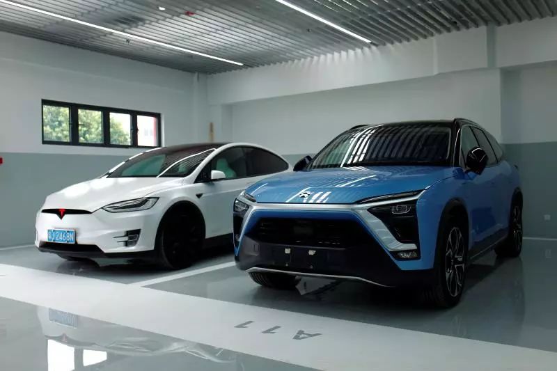 Dual car owners & experienced geeks review: 33 detailed comparisons between NIO ES8 and Model X.