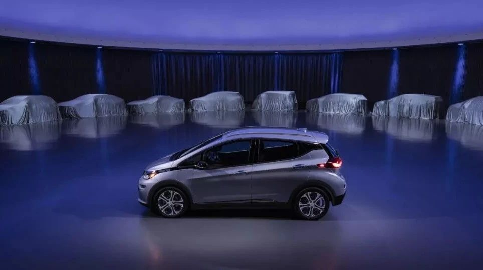 What is General Motors' plan for electrification while emphasizing on autonomous driving technology?