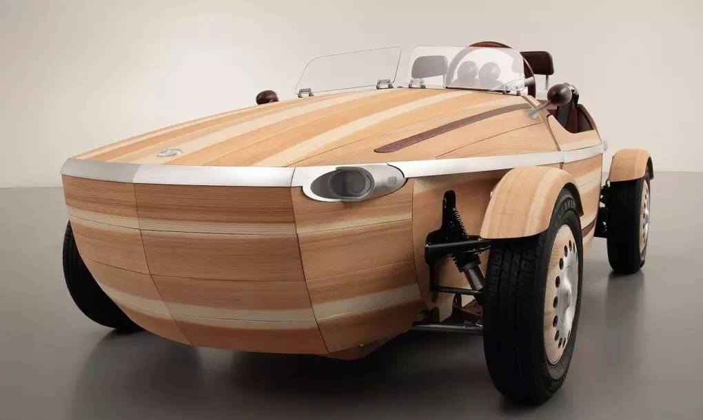 They built an electric car with 86 pieces of wood, which is amazing! (with multiple pictures)