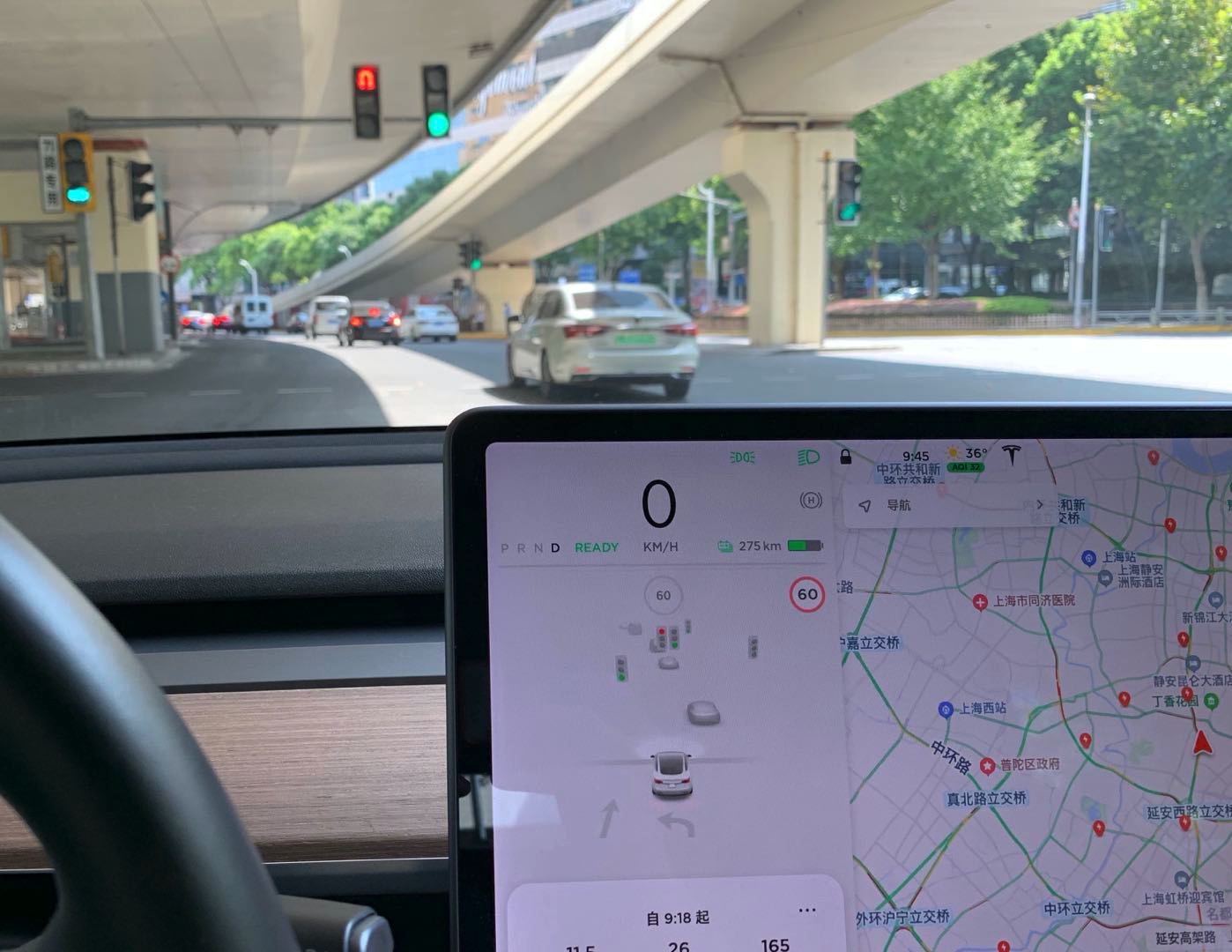 Tesla has released version 2020.36 software in North America, which can automatically adjust the vehicle speed based on speed limit signs.