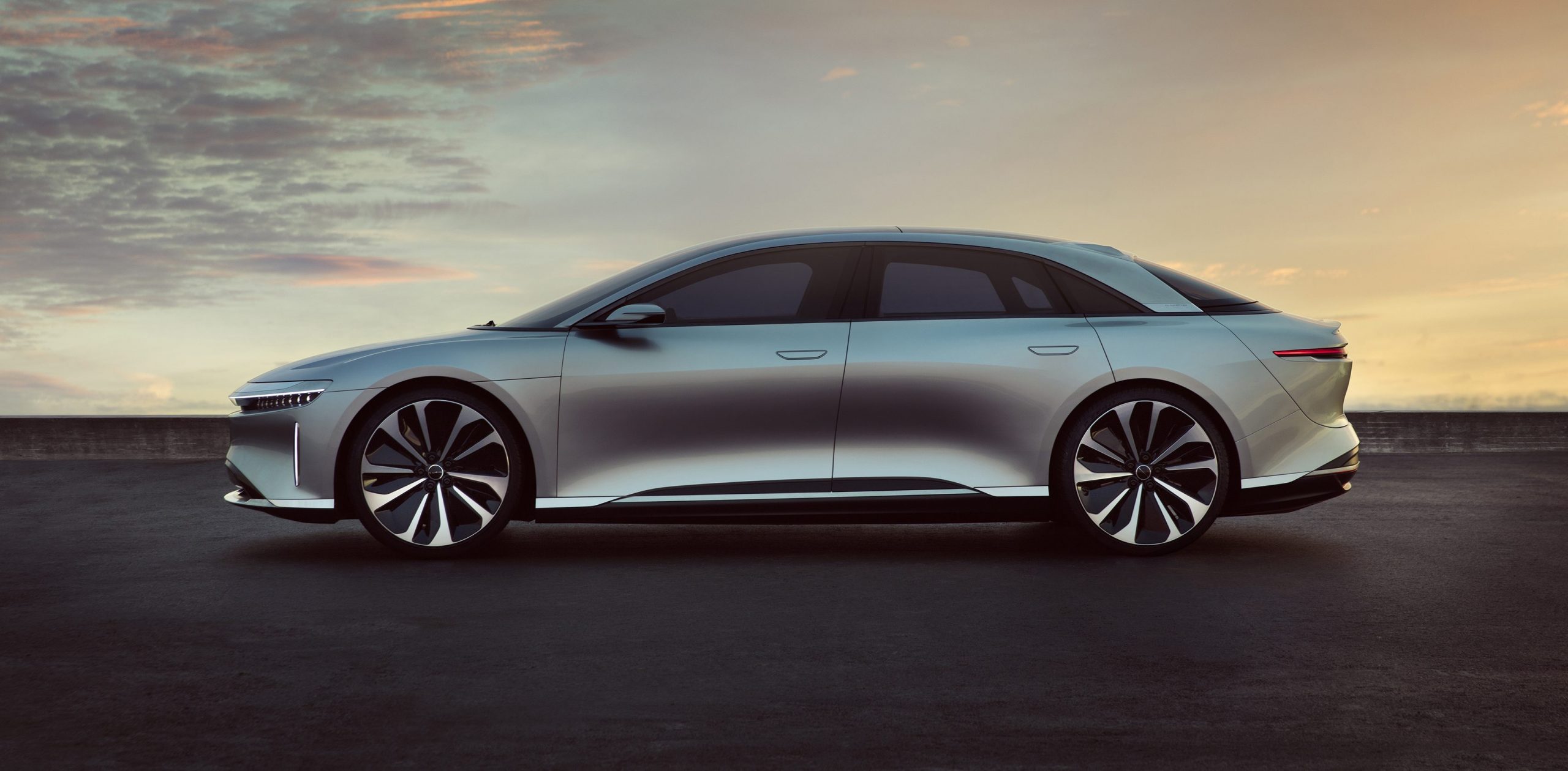 In addition to its impressive range performance, the Lucid Air also outperforms the Model S in quarter-mile drag racing.