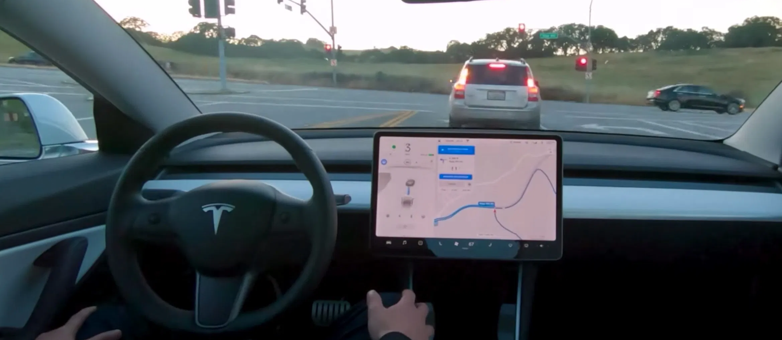 Elon Musk: Tesla will achieve full autonomous driving in some areas next year.