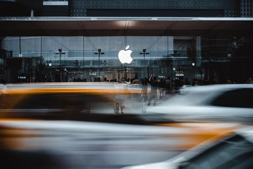 Apple and the rumors surrounding it, as well as Modern's autonomous driving strategy.