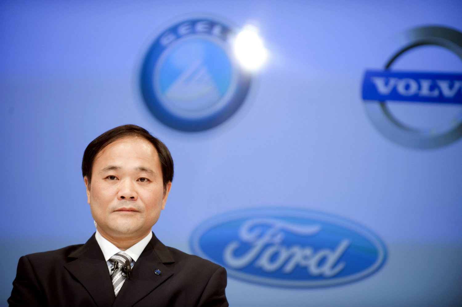 Geely's Li Shufu has made six insights on the transformation and challenges of the automotive industry.