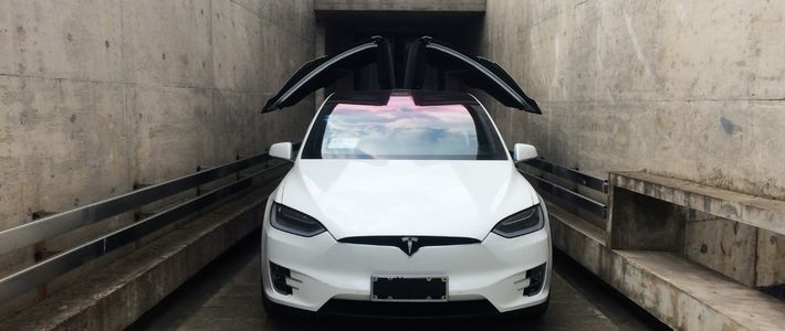 First test drive: Tesla Model X, an alien visitor.