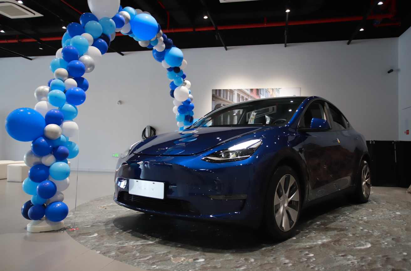 Tesla Shanghai announces the first winner of the "Referral Reward Program", who has won a 9-month Model Y usage right.