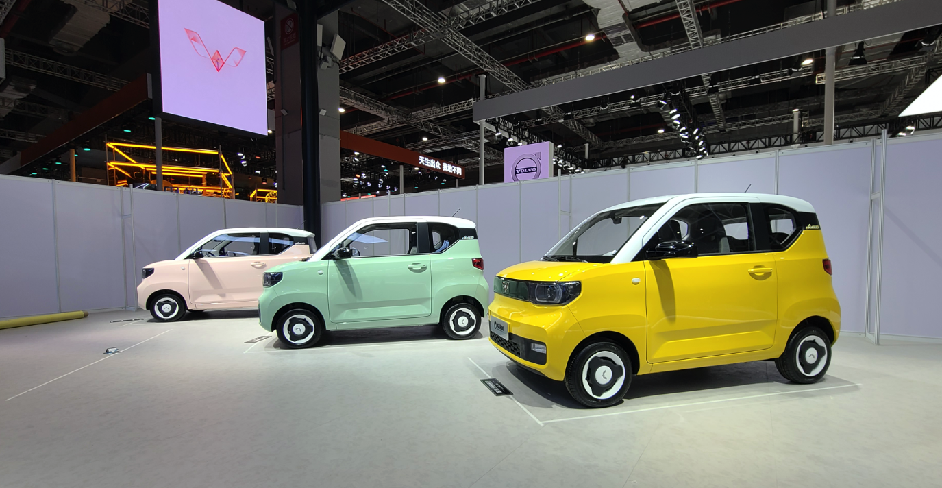 New car live broadcast: Wuling exhibition stand at Shanghai Auto Show.