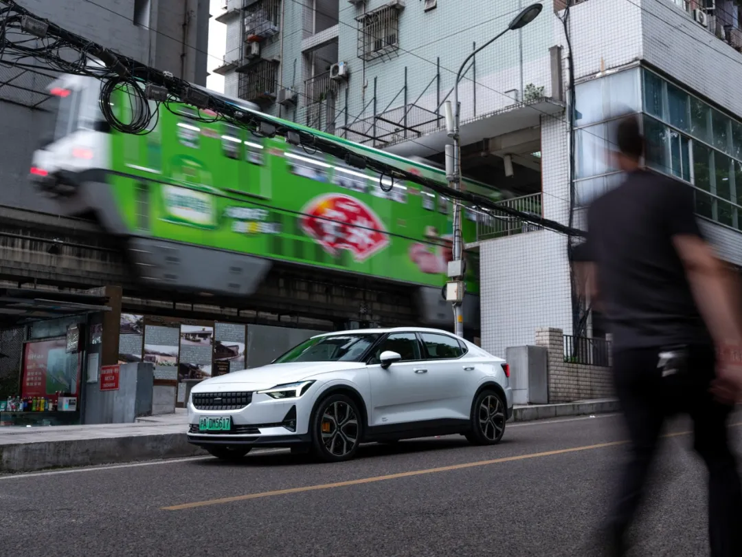 Design above all, let technology shine - Polestar 2 Night Tour in the Mountain City.