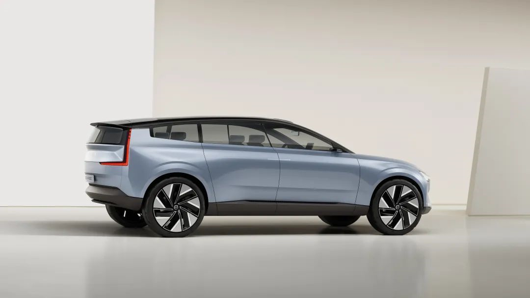 A 5000-word article discussing Volvo's "New Story".