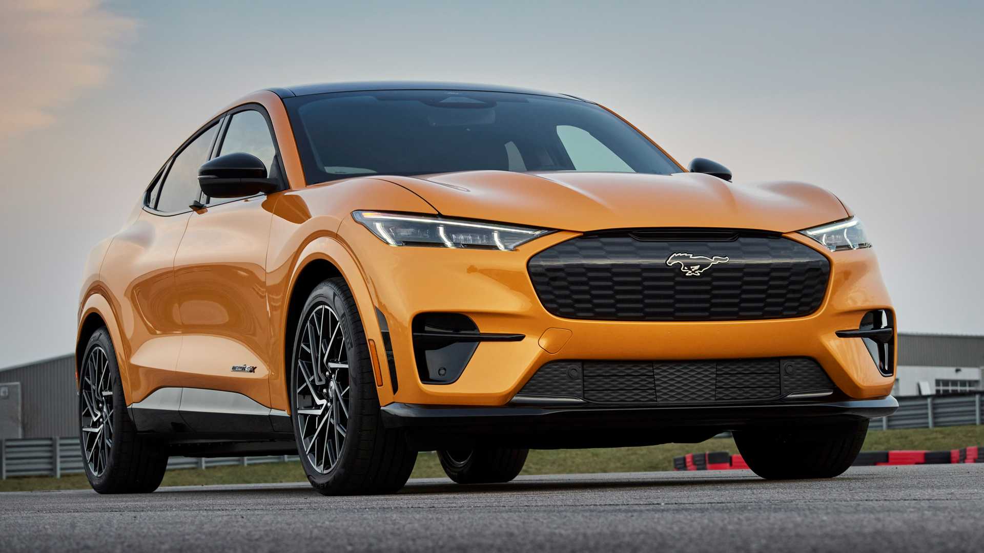 The maintenance cost of electric vehicles is 2.3 times higher than that of gasoline vehicles.