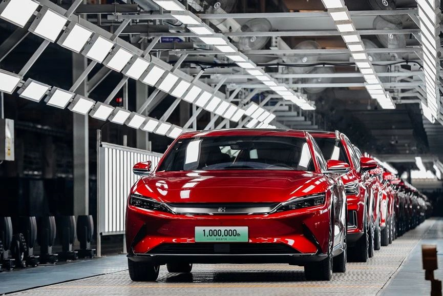 With monthly sales breaking 50,000 and a market value surpassing PetroChina, what are the three major events that led to BYD's rise this year?