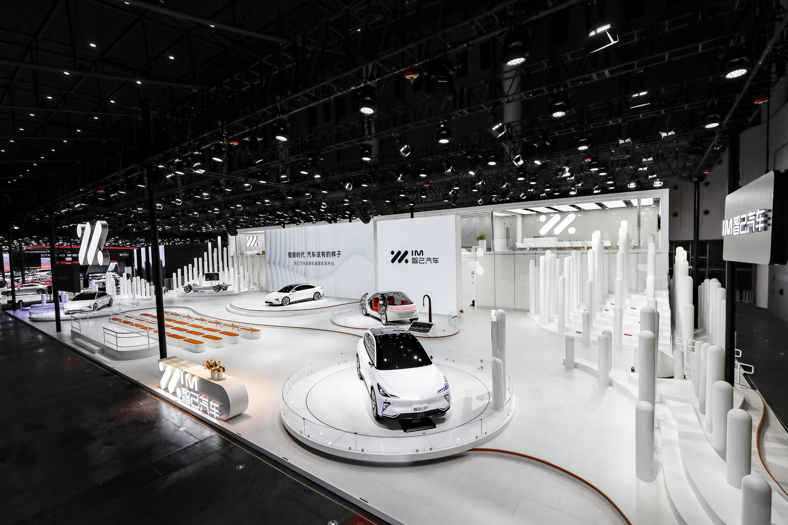 Smart driving challenges Chengdu rush hour, SmartEgo makes debut at Chengdu Auto Show.