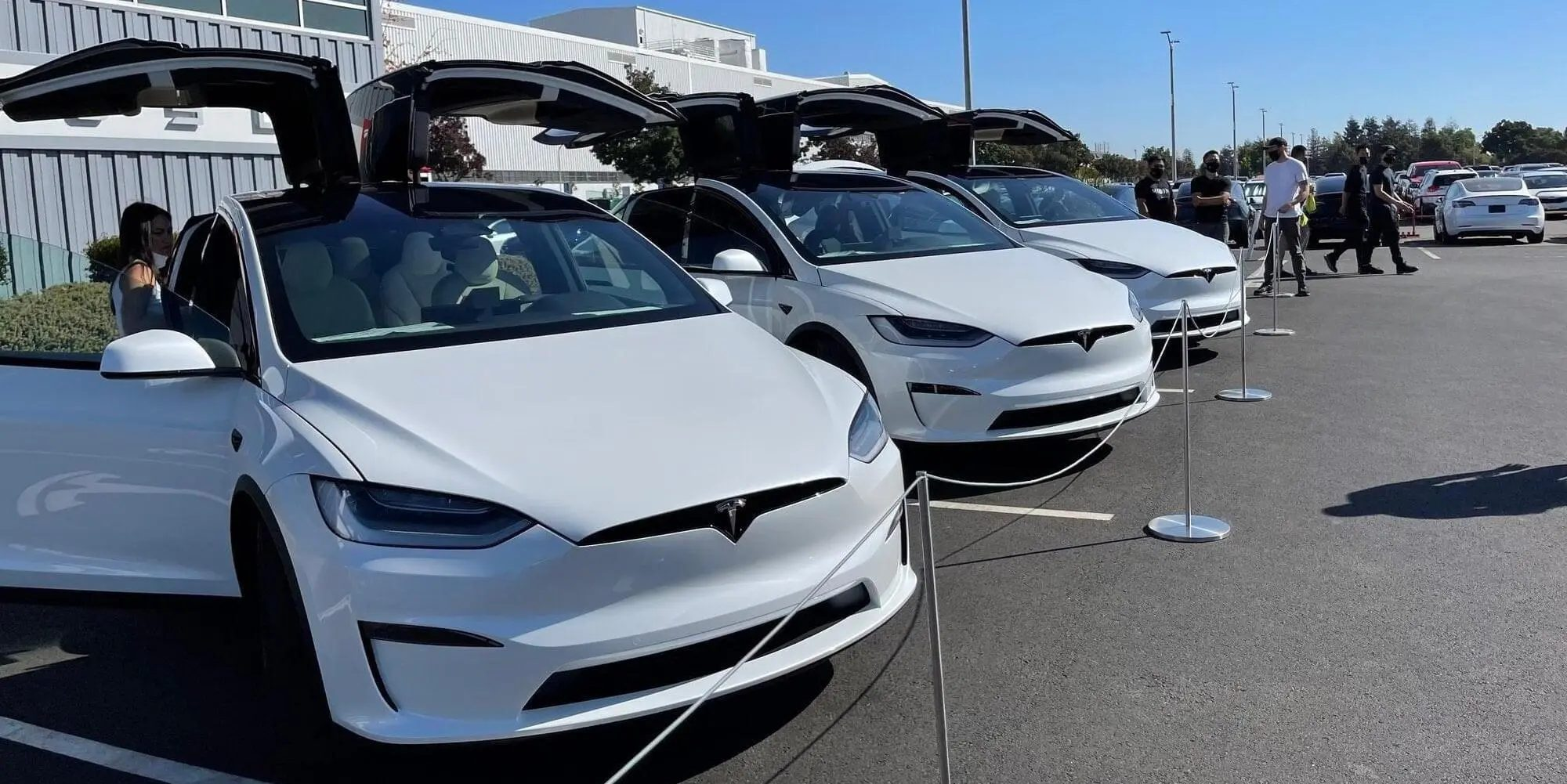 New Model X delivered in the first batch, new interior design unveiled.