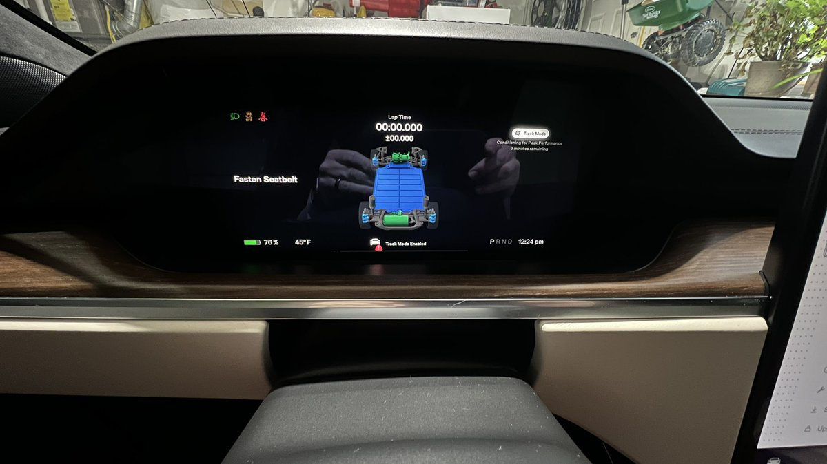 Tesla Model S Plaid breaks through 280 km/h with the new "Track Mode" added after software update.